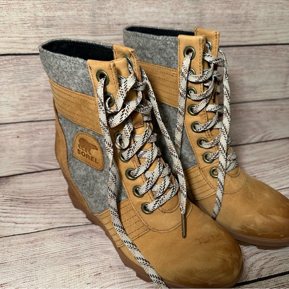 Sorel Wedge Joan of Artic Boots. - Picture 2 of 5